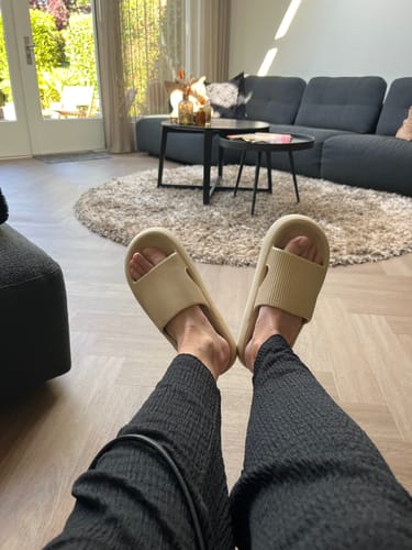 Customer photo review of HappyFlops
