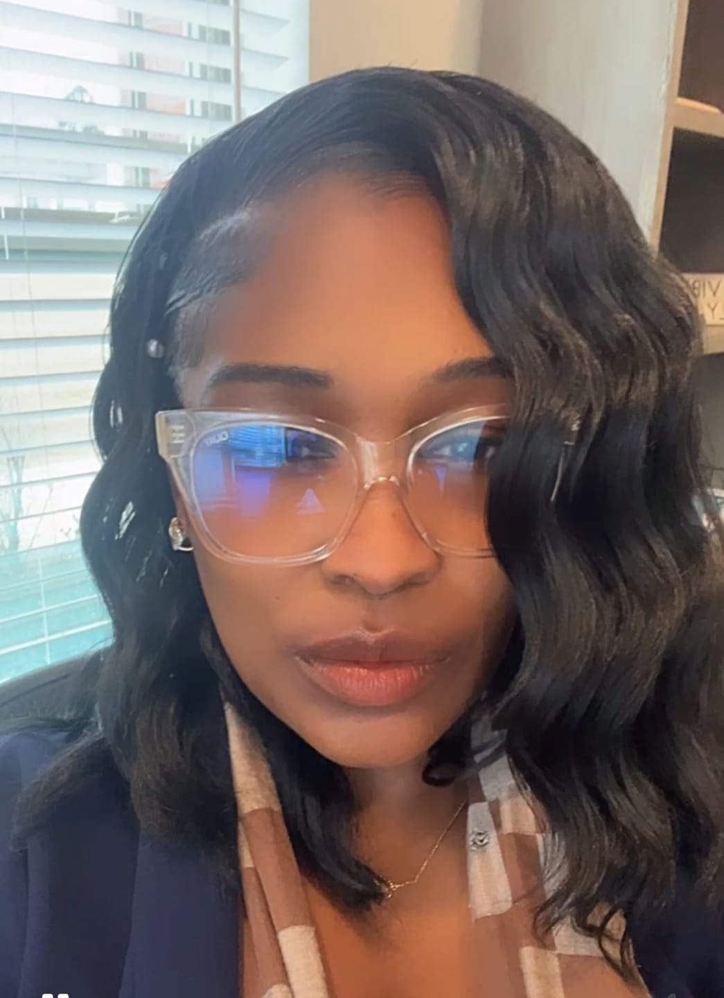 Customer photo review of Motown Tress Quick N Easy Half Wig - QE.GINNY