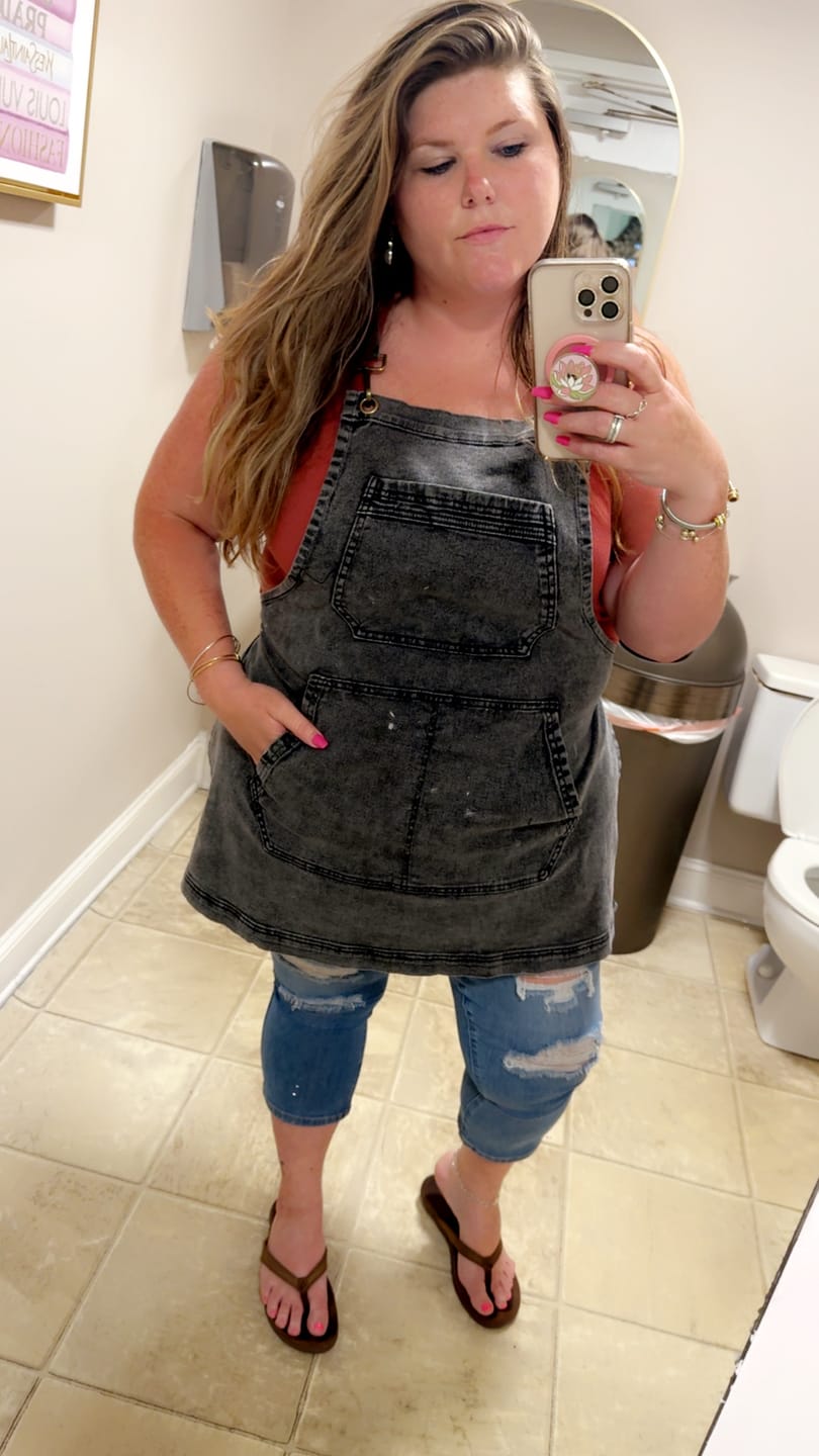 Customer photo review of Over Shoulder Black Acid Washed Apron
