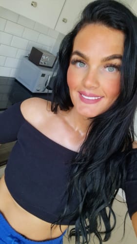 Customer photo review of 20" Wavy Clip In Hair Extensions