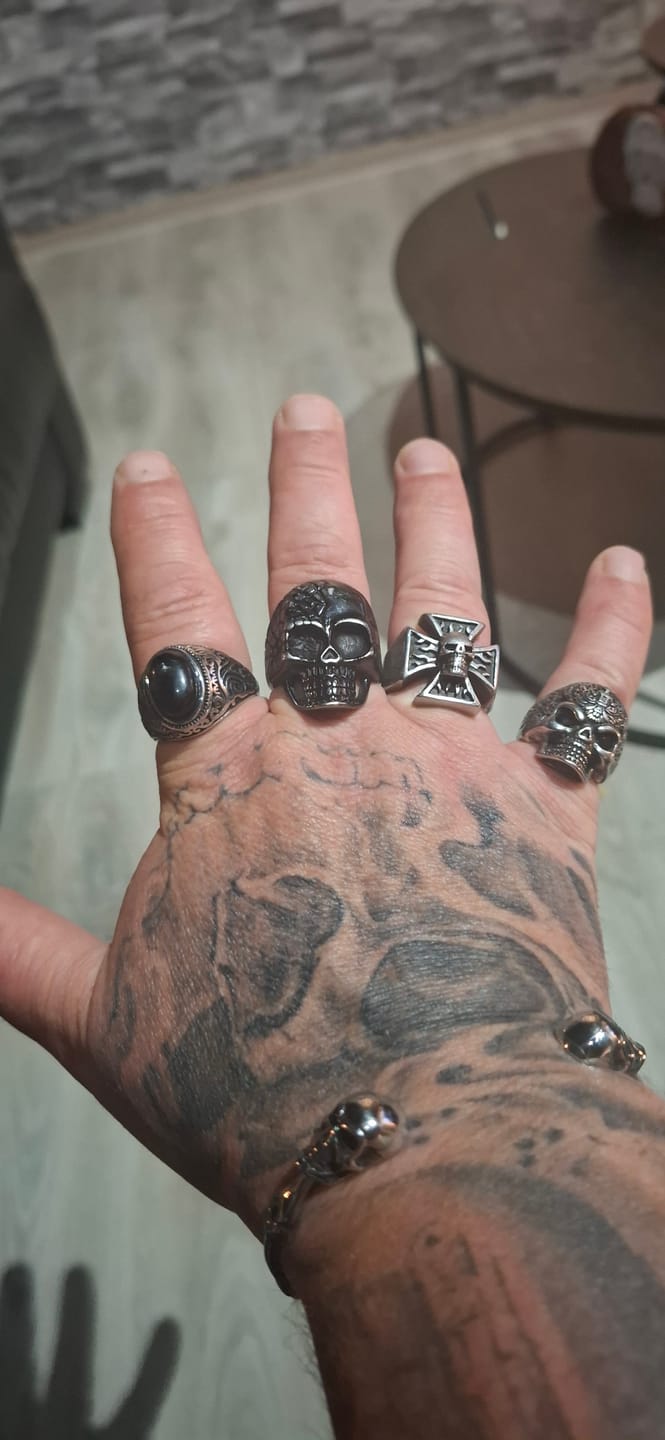 Customer photo review of BLACK EYES.