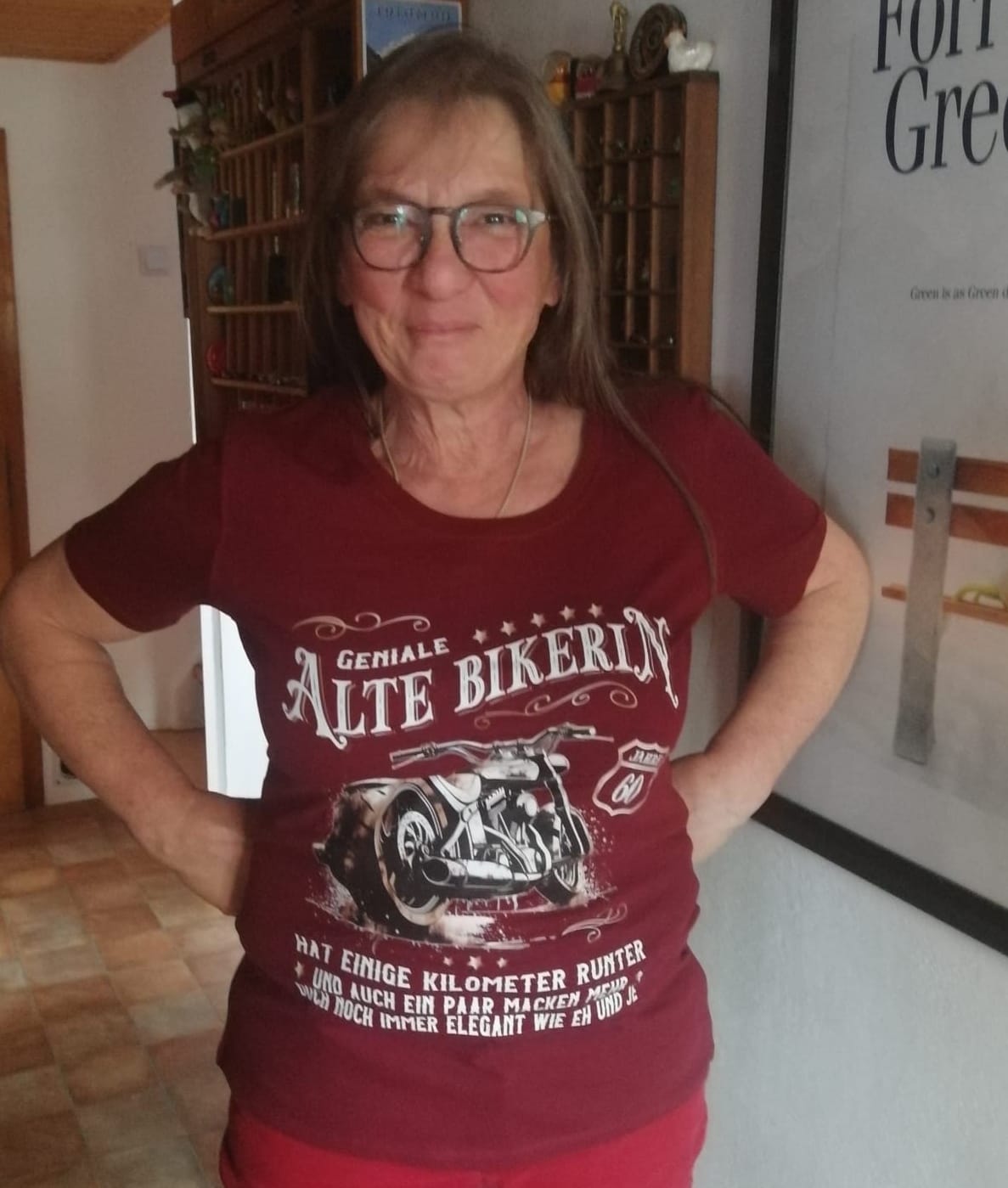 Customer photo review of Alte Bikerin - 60 Jahre - Doch elegant wie eh und je! Damen Motorrad Geburtstag  - Motorrad Damen Geburtstag Shirt
