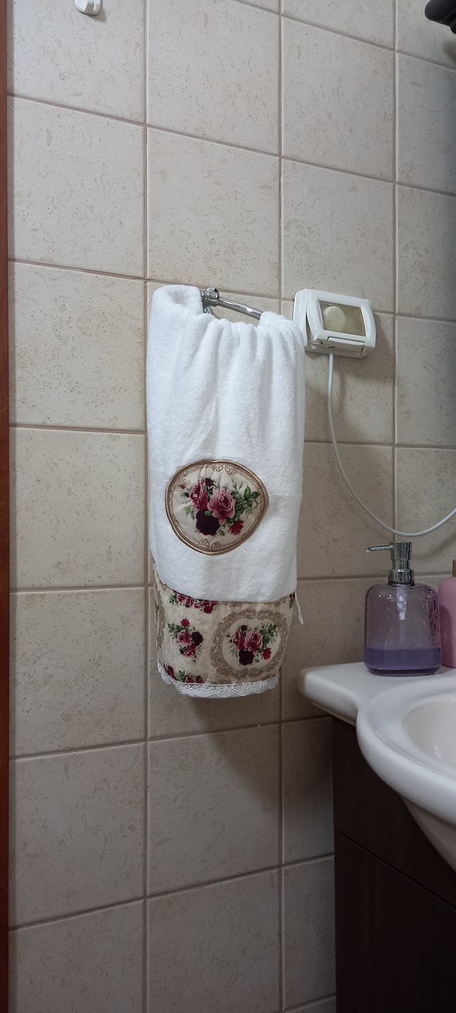 Customer photo review of מגבת - Flower’s Crown