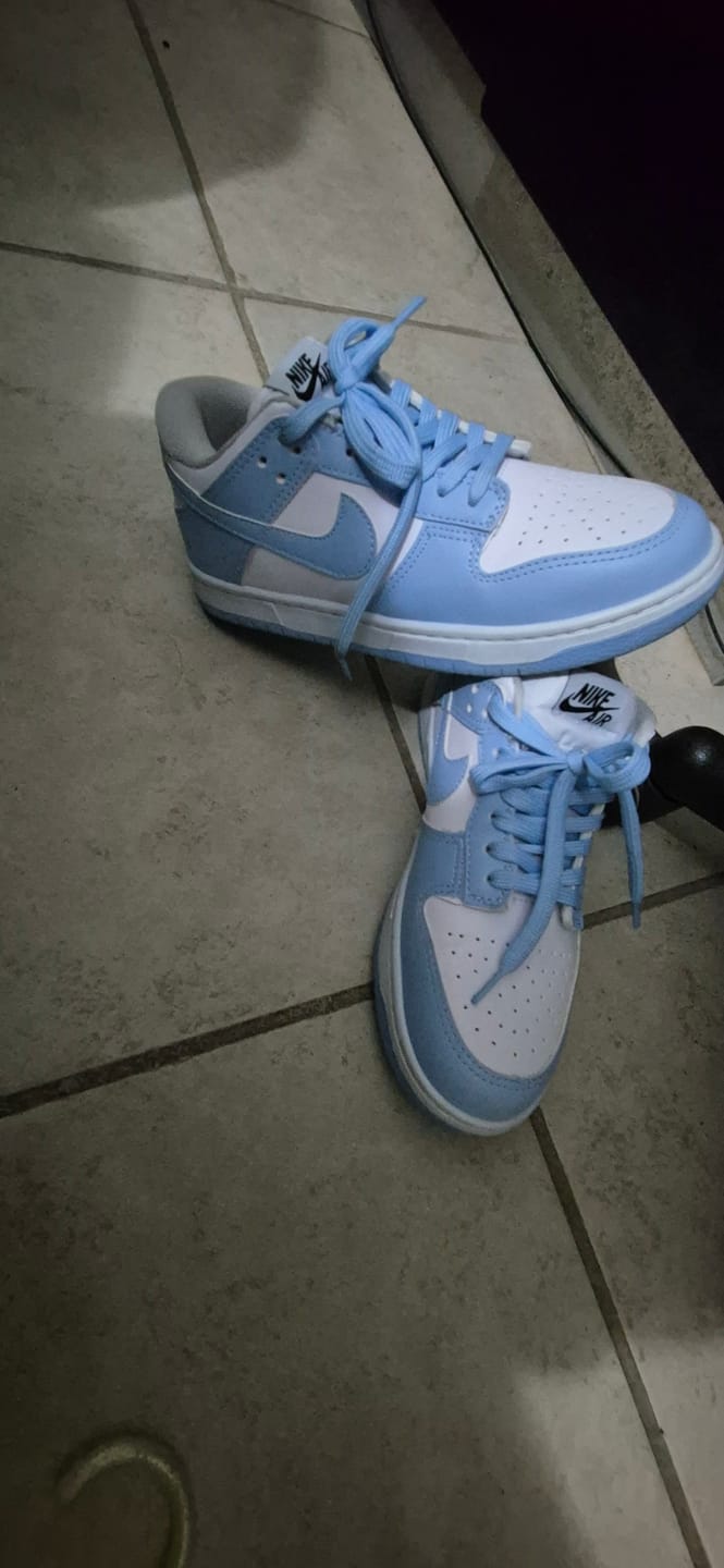 Customer photo review of Tenis Dunk Low Blanco Cielo