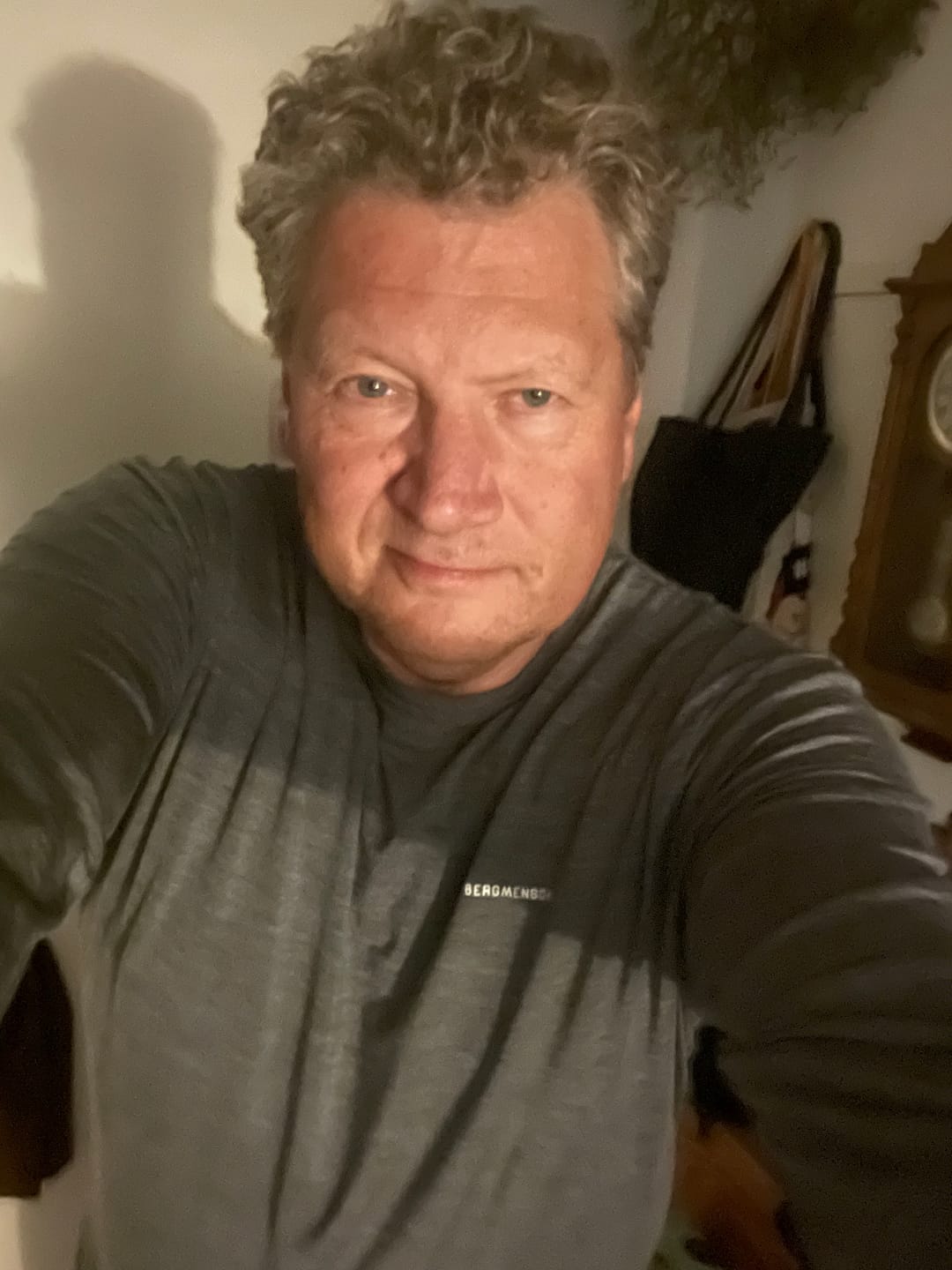 Customer photo review of Logo Basic - Unisex Merino CloudBlend Longsleeve