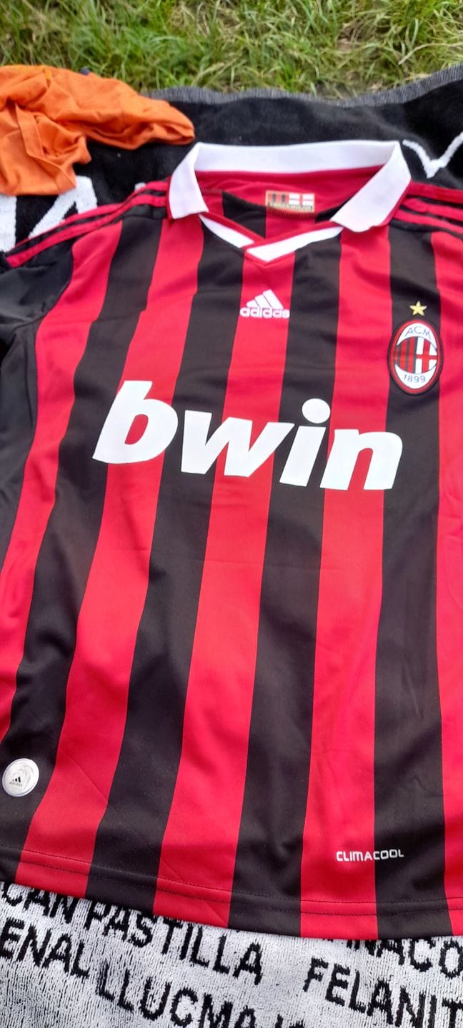 Customer photo review of MAGLIA MILAN RETRO 2011/12