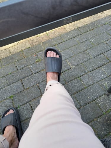 Customer photo review of HappyFlops