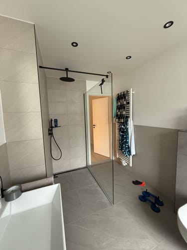 Customer photo review of SONNI Begehbare Dusche Duschabtrennung Duschwand 10mm Schwarz Duschabtrennung Duschkabine Nano ESG 80-140cm