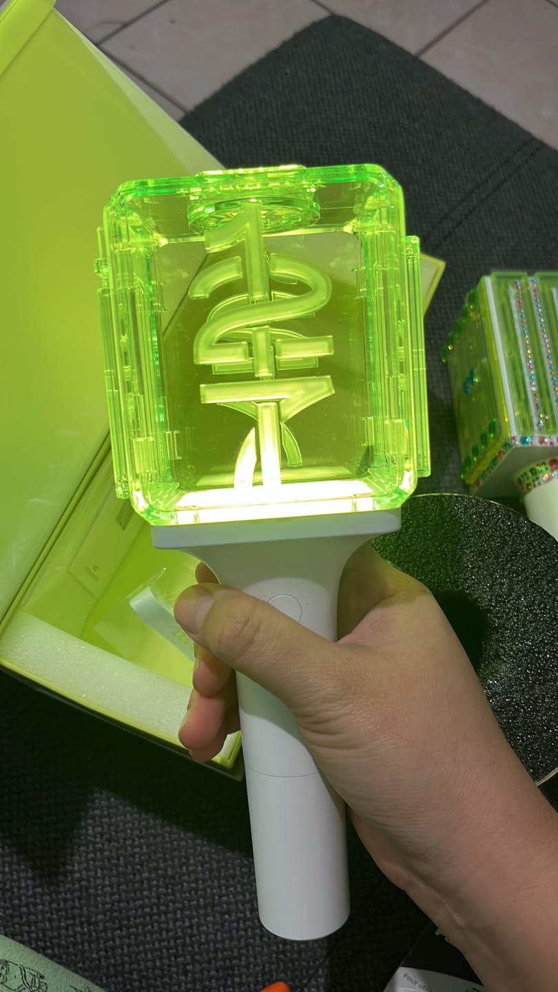 Customer photo review of NCT 127 - OFFICIAL FANLIGHT