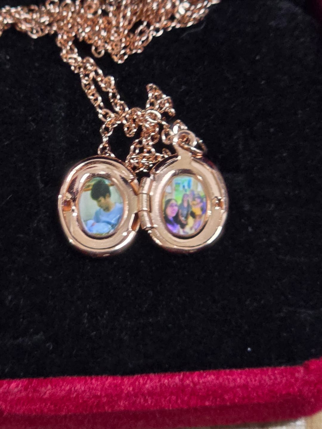 Customer photo review of PHOTO LOCKET NECKLACE *Free Printed Photo inside