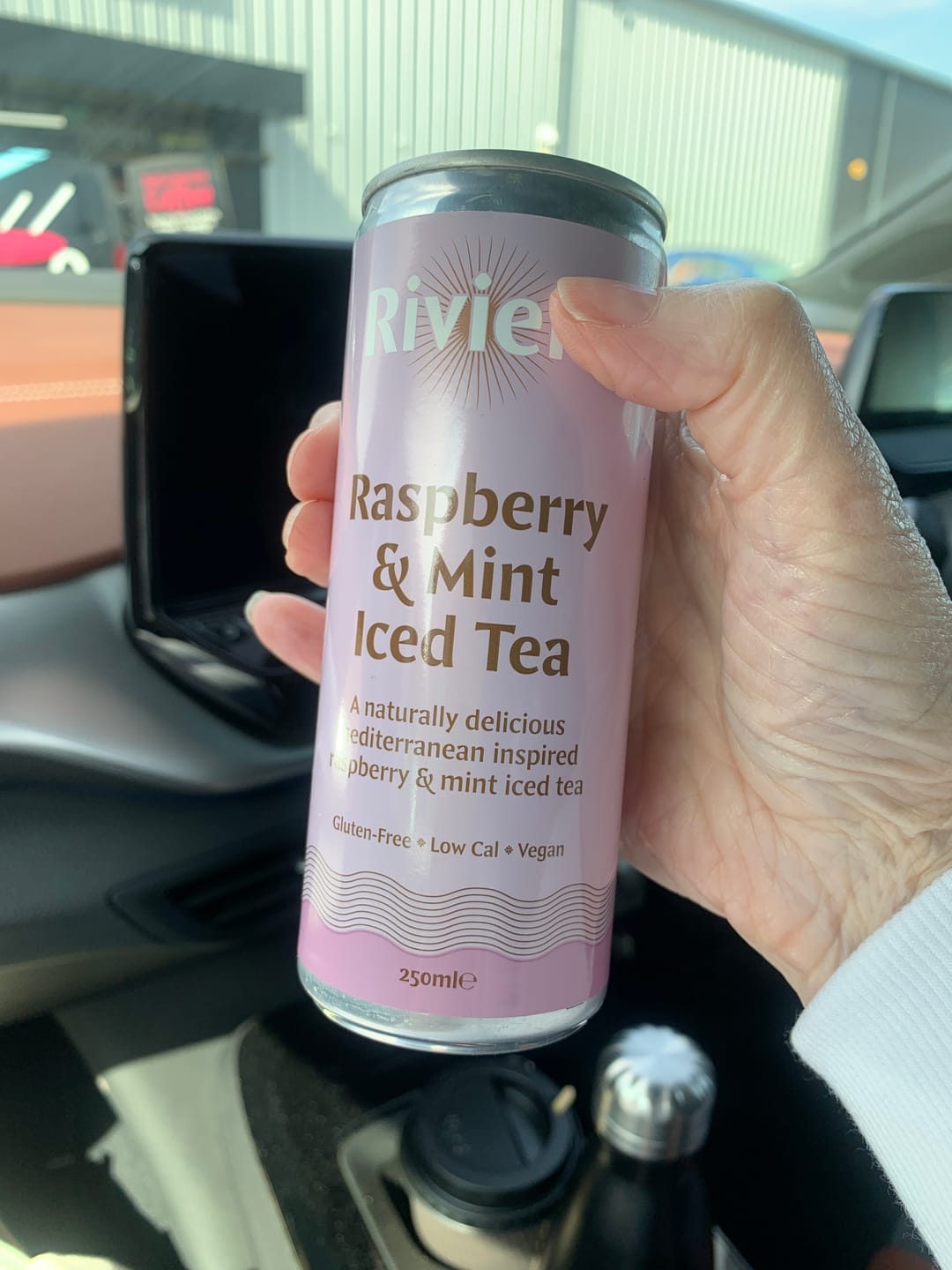 Customer photo review of MIXED PACK (6 CANS)