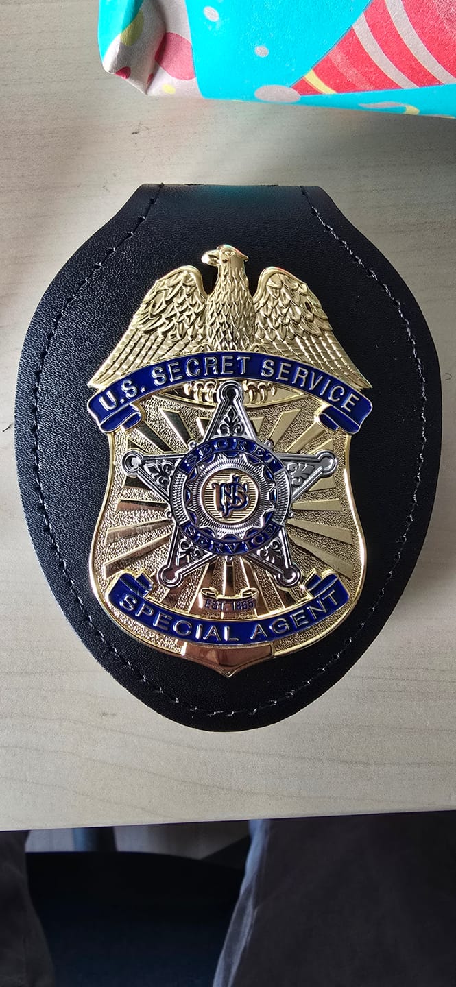 Customer photo review of USSS US Secret Service Special Agent Badge Solid Copper Replica Movie Props