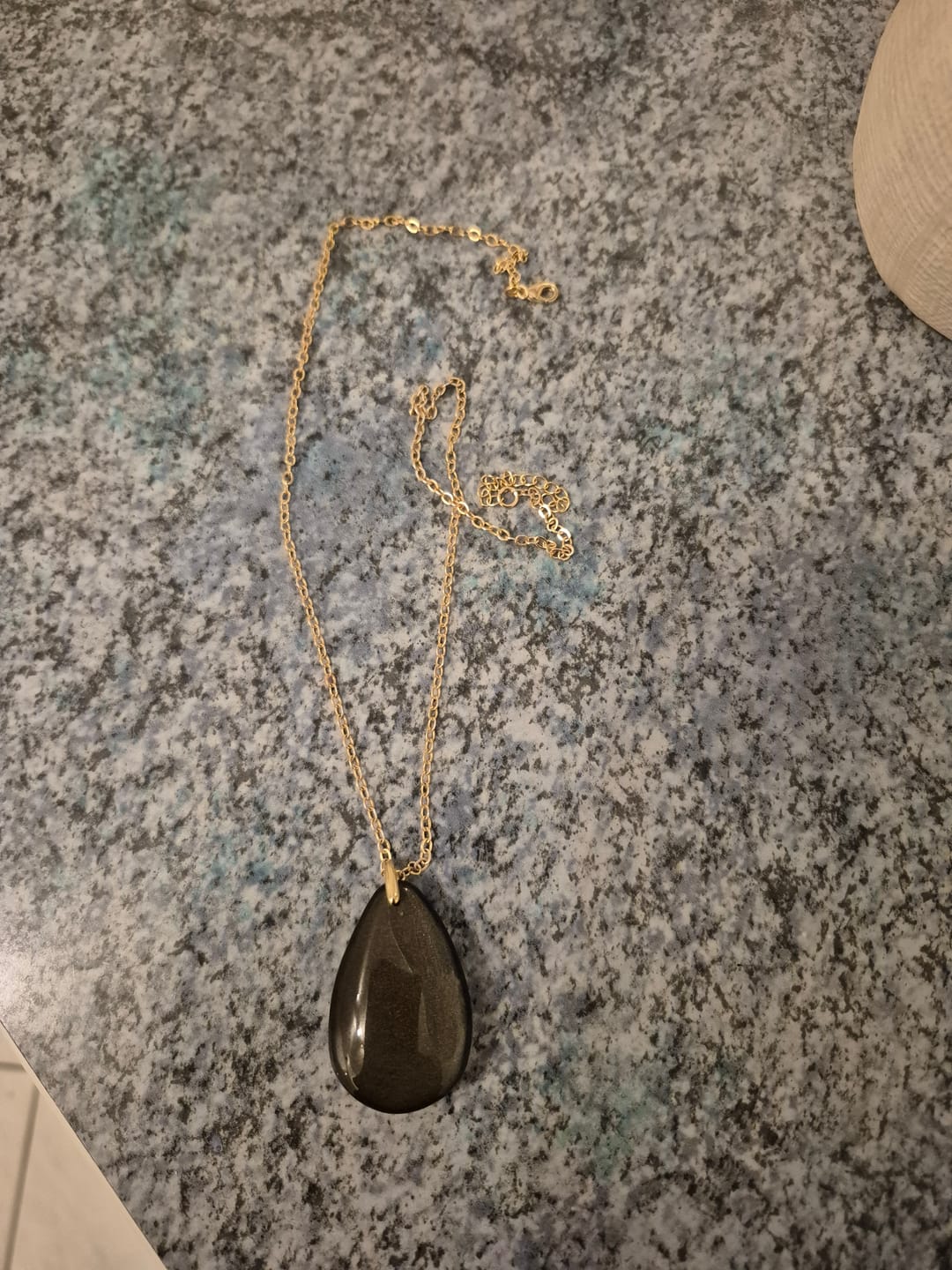Customer photo review of Pendentif Obsidienne Dorée