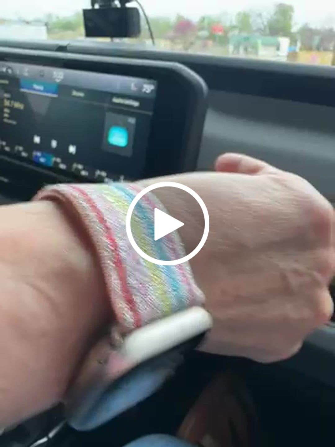 Customer video review of Straton Stretchy Nylon Band