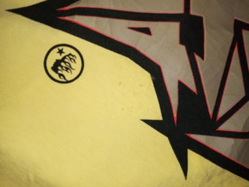 Customer photo review of Hellstar Cracked Logo Distress Tee Yellow