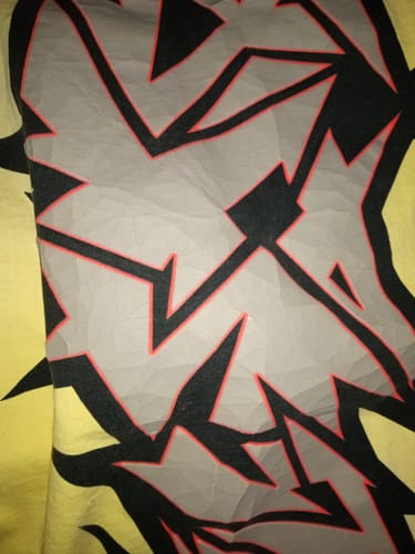 Customer photo review of Hellstar Cracked Logo Distress Tee Yellow