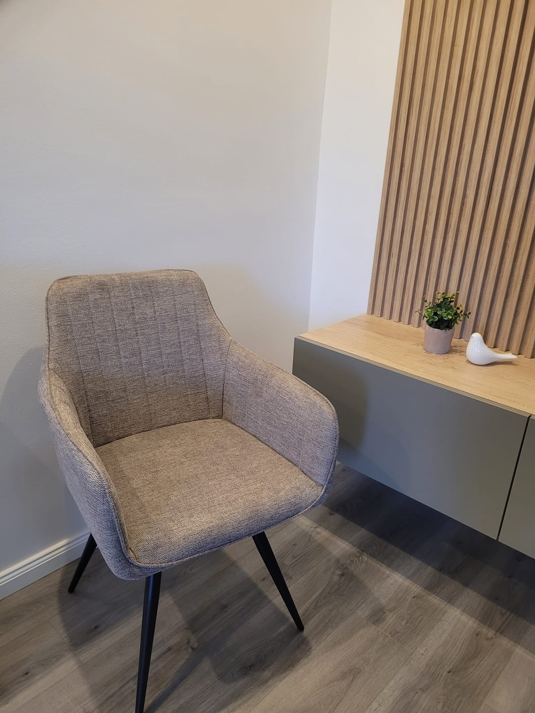 Customer photo review of Scaun BALLO, bej/negru, stofa clasica/metal, 56x45x84 cm