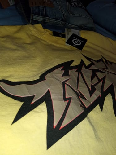 Customer photo review of Hellstar Cracked Logo Distress Tee Yellow