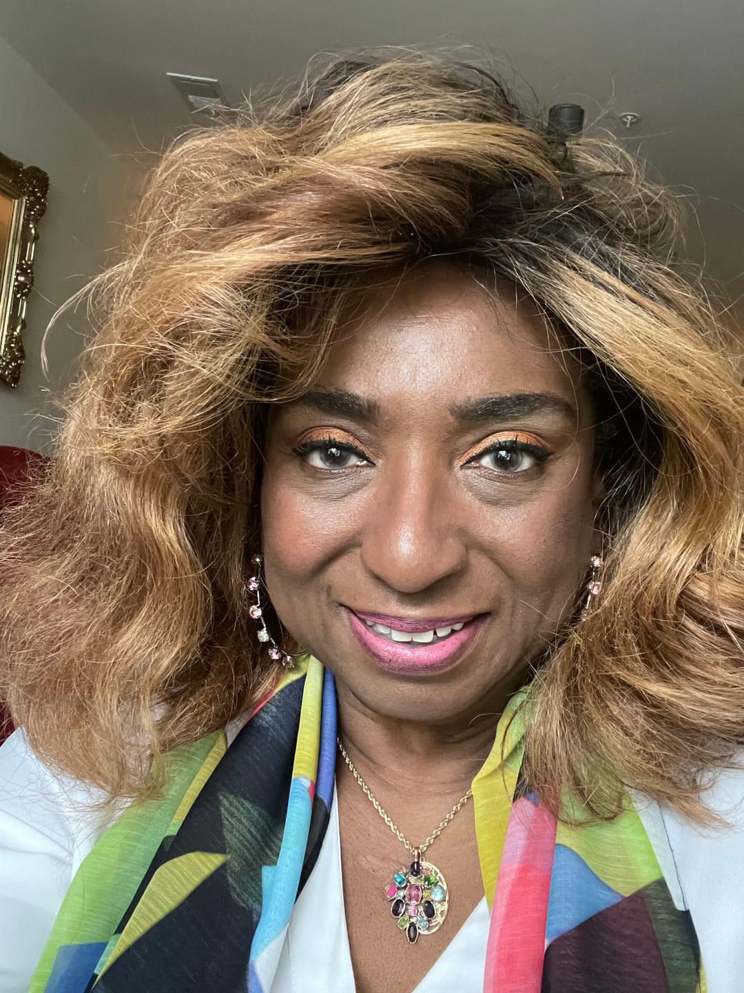 Customer photo review of Outre Wigpop Full Wig - DESSY