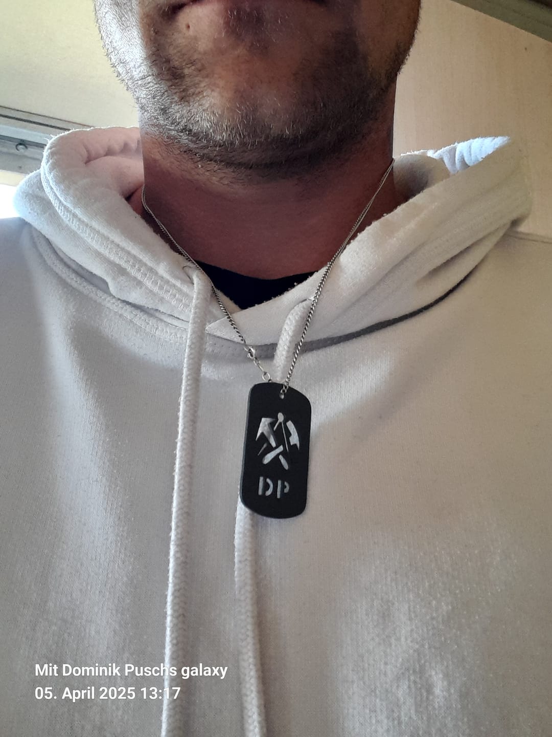 Customer photo review of Dachdecker - Personalisierbare Laser-Halskette