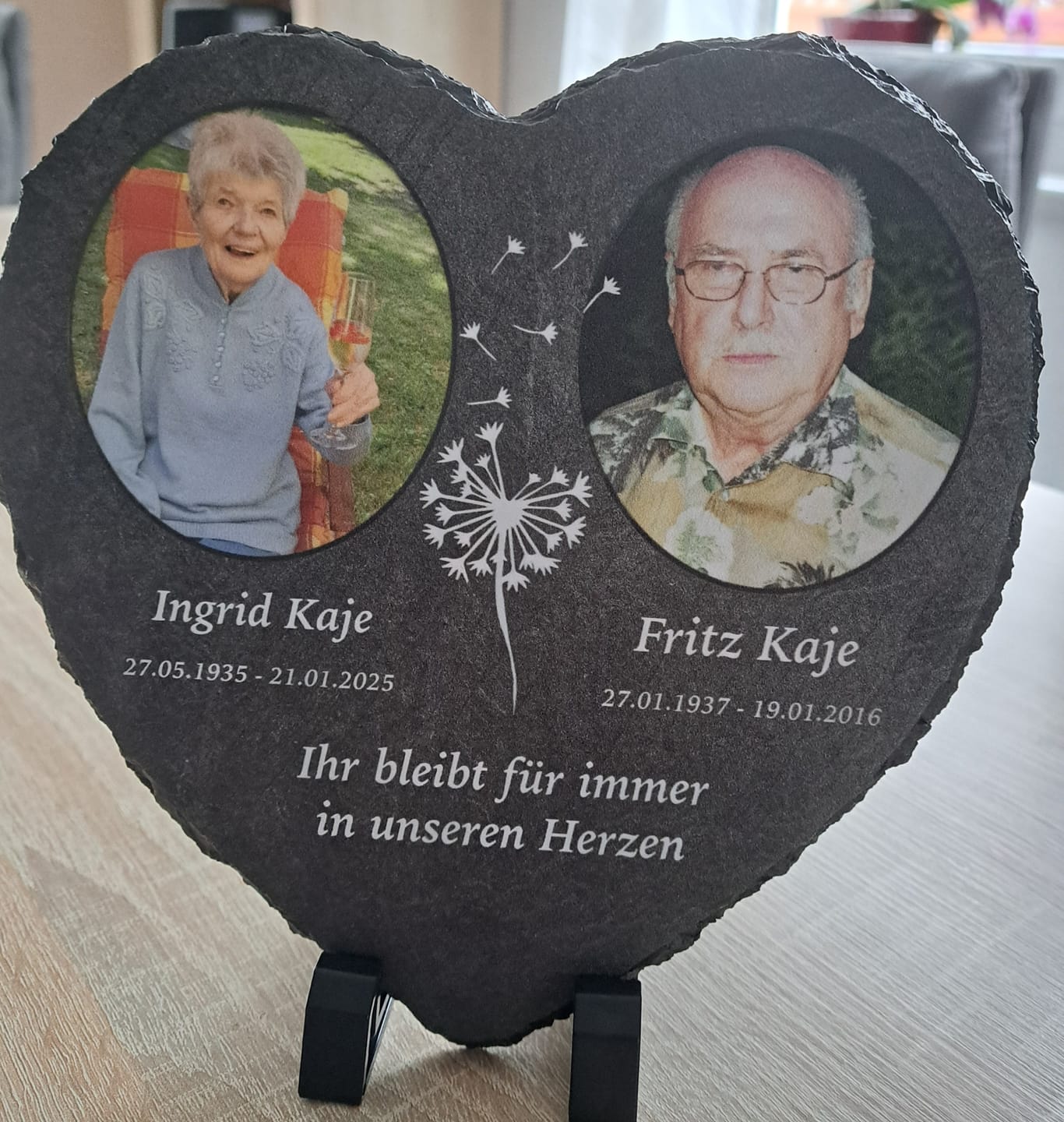 Customer photo review of Unsere Schutzengel - Personalisiertes Trauer Schieferherz für 2 Personen