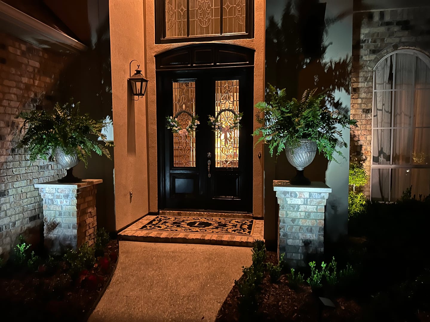 Customer photo review of TSUN Solar Spotlights For Trees Warm White