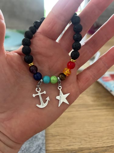 Customer photo review of »Die 7 heilenden Chakras« Armband aus natürlichem Lava-Gestein