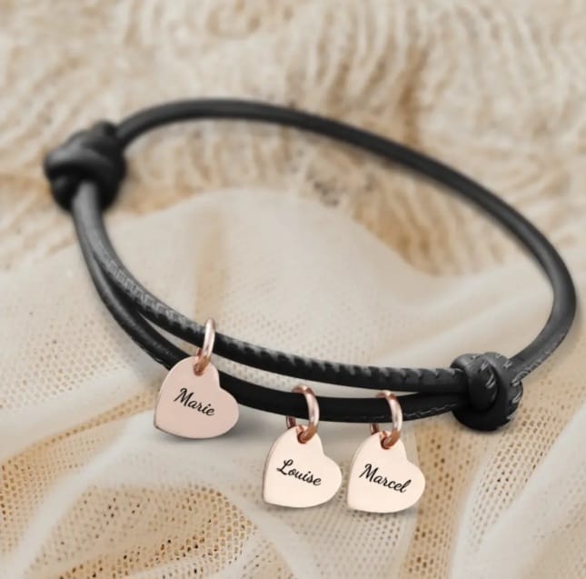 Customer photo review of Amis - Bracelet en cuir personnalisé