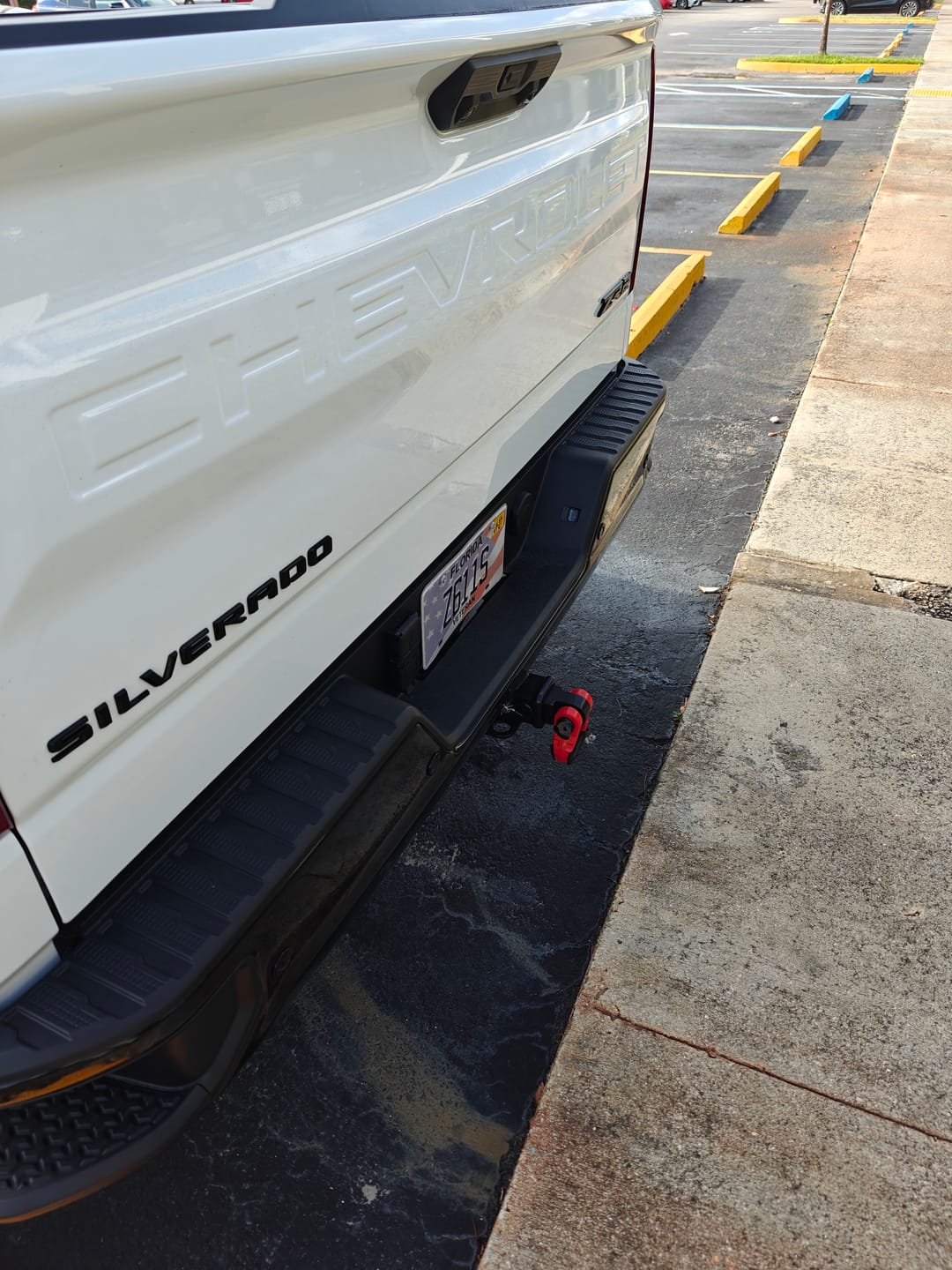 Customer photo review of GearAmerica Aluminum Hitch Receiver 2"x2" Black + Red Mega Shackle®