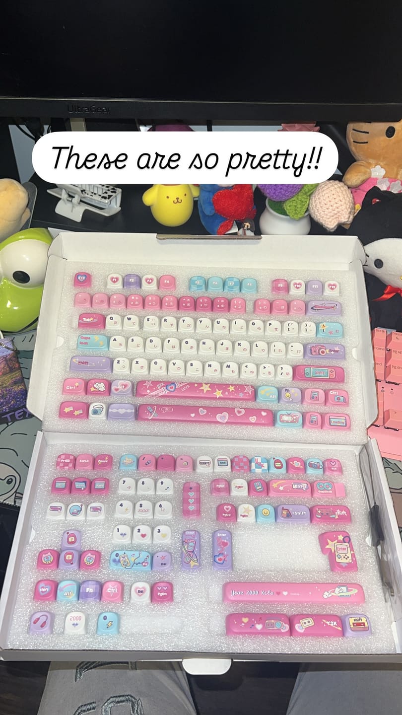 Customer photo review of KiiBOOM x Elyxirine Digital Dreams: Pastel Y2K Keycap Set