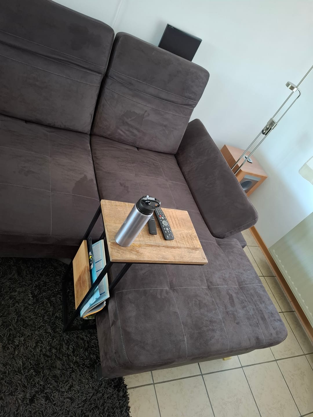 Customer photo review of Bijzettafel voor over de bank | Mangohout en Staal | 45x29x69cm