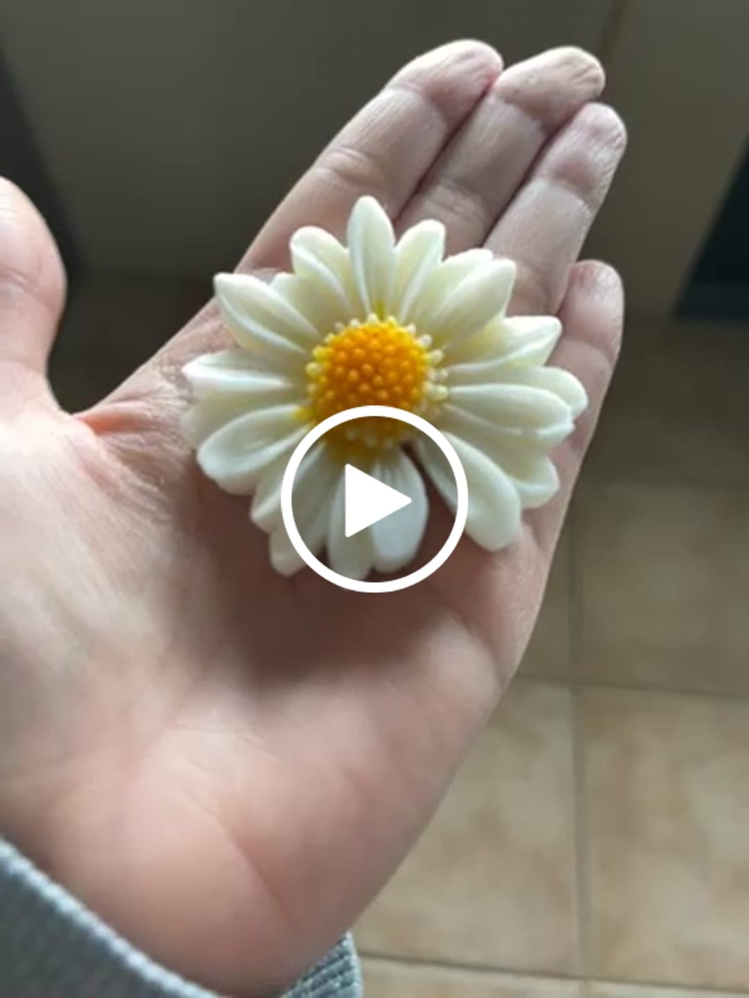 Customer video review of Molde flor margarita