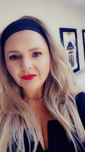 Customer photo review of The Headband Wig Perfect Wave
