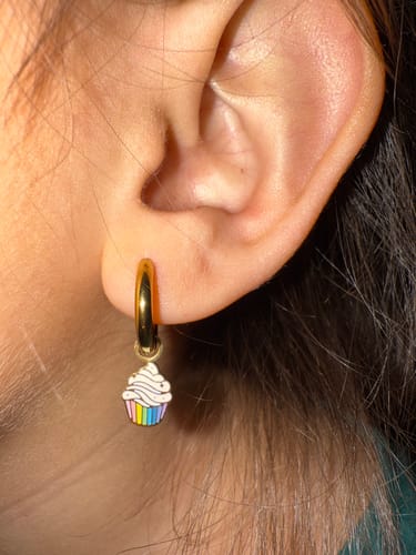 Customer photo review of Gold Huggies