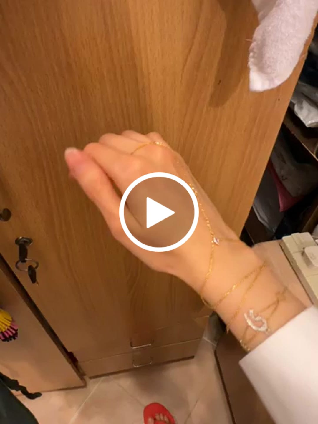 Customer video review of Amber Hand Chain