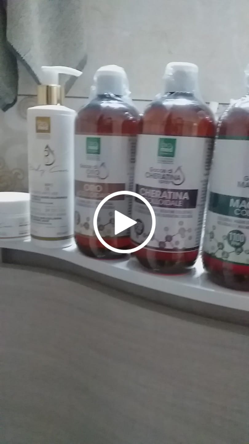 Customer video review of Crema Corpo Riparatrice all'Oro e Acido Ialuronico colloidali – La Tua Pelle, il Tuo Capolavoro