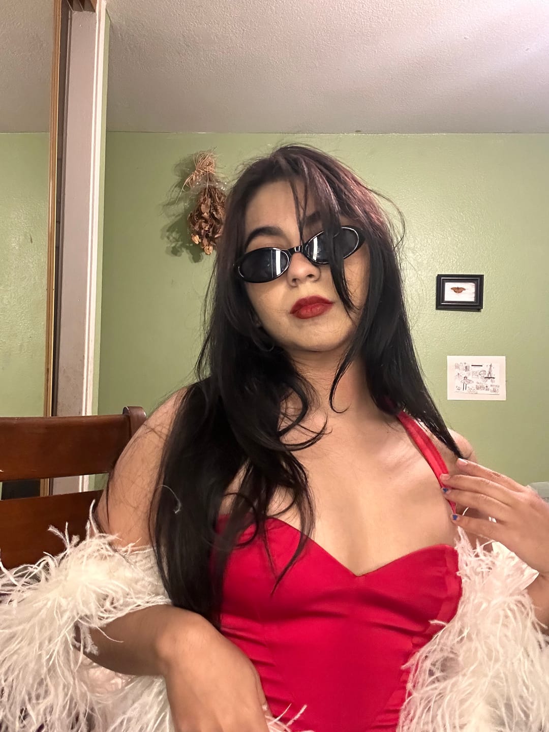 Customer photo review of Ostrich with Marabou Feather Boa