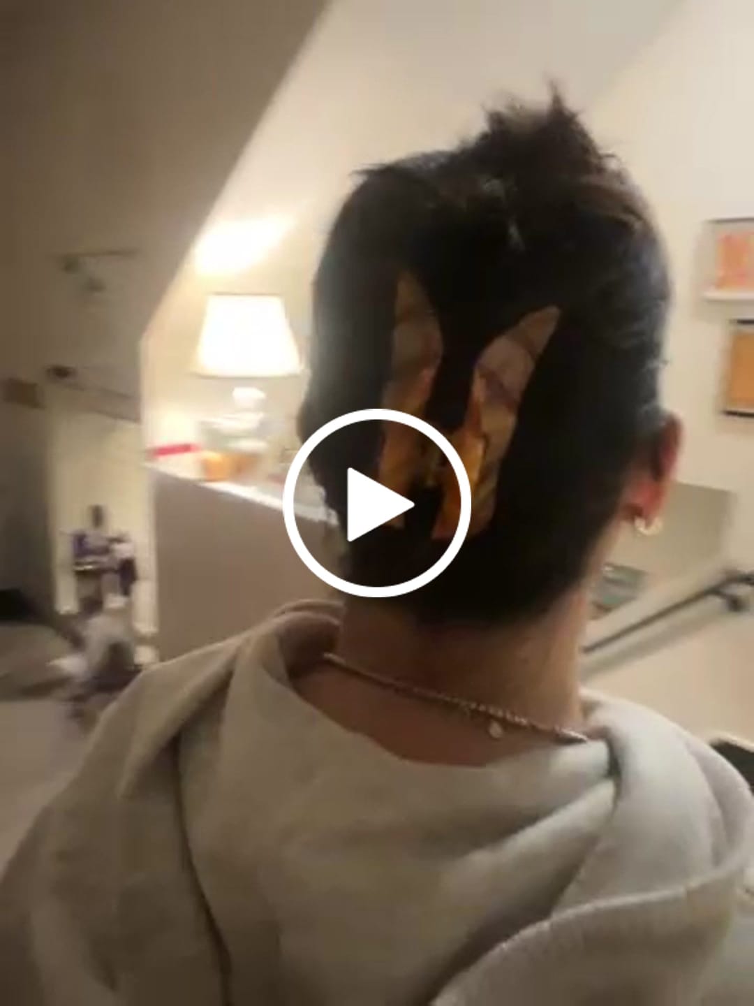 Customer video review of Large Croissant Hair Claw Clip