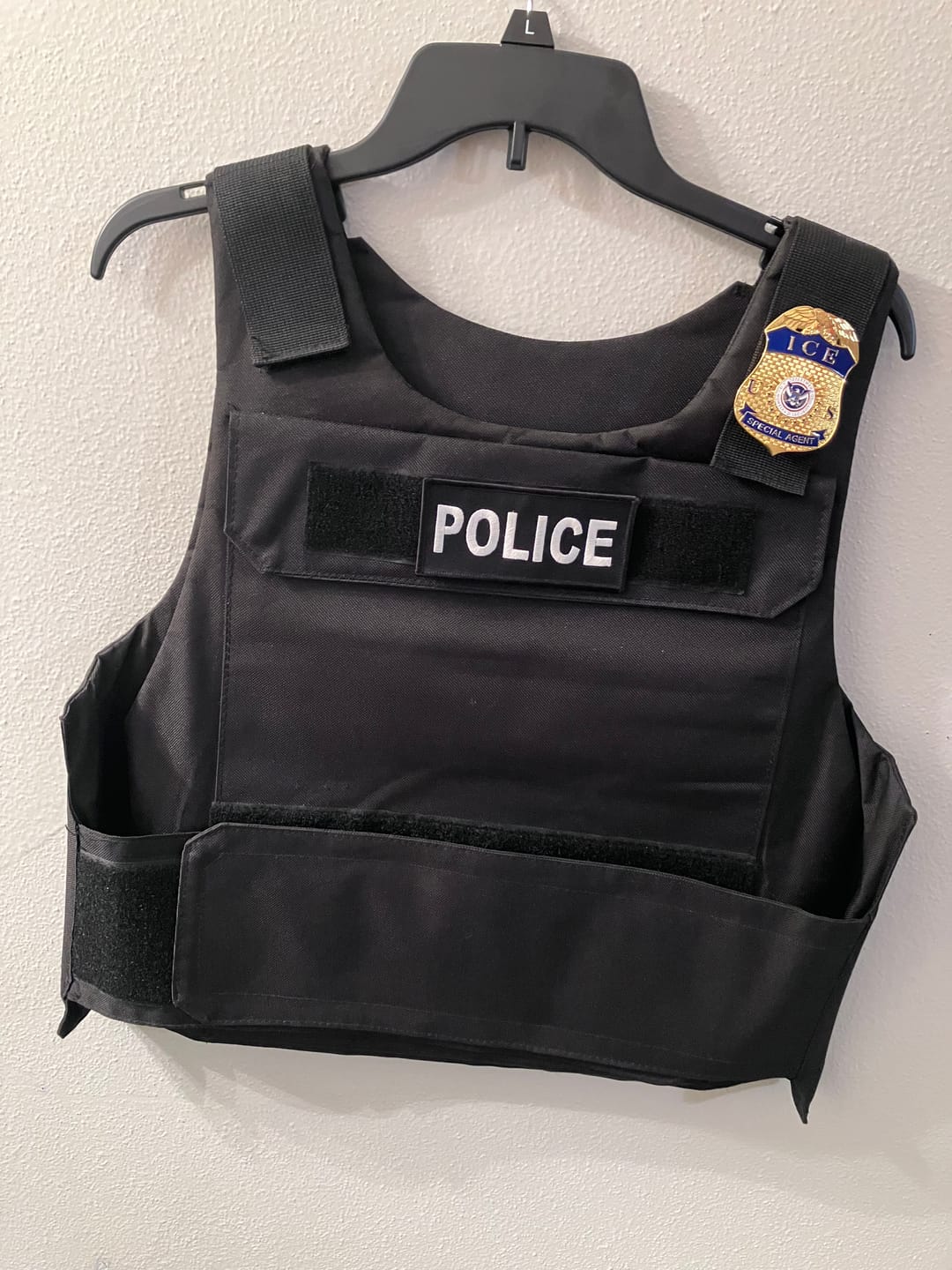 Customer photo review of US ICE Special Agent Badge Solid Copper Replica Movie Props