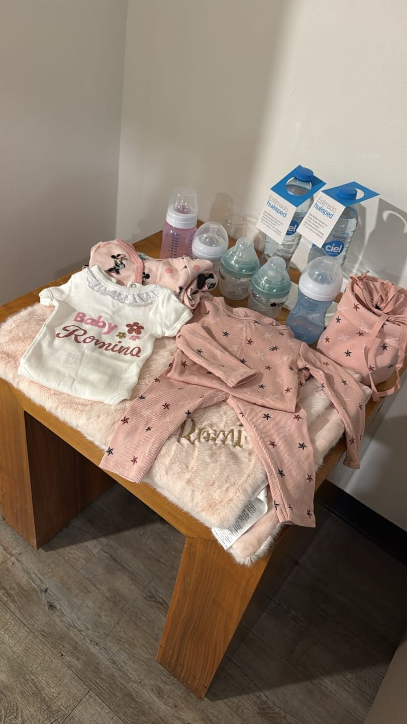 Customer photo review of Baby Announcement / Anuncio de embarazo