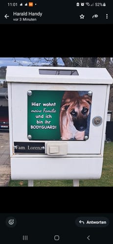 Customer photo review of Hunde-Türschild personalisiert mit Foto & Text (UV- und wetterfest)