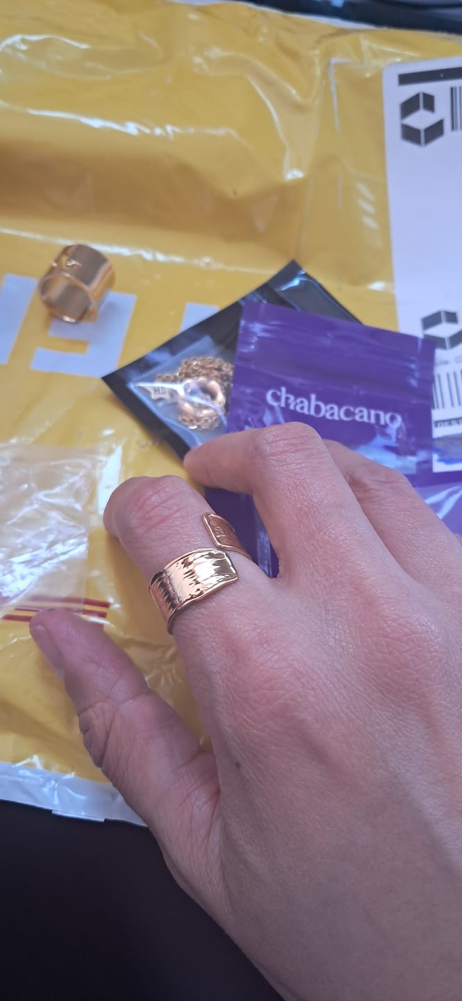 Customer photo review of Anillo Soho Gold Ajustable