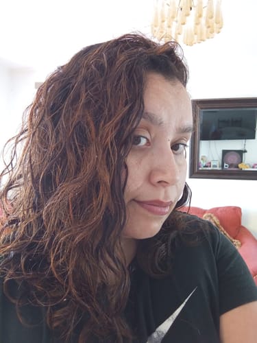 Reseña con foto de un cliente sobre Henna Jamila Hair -  Cobrizo Natural y Duradero  👩🏼‍🦰