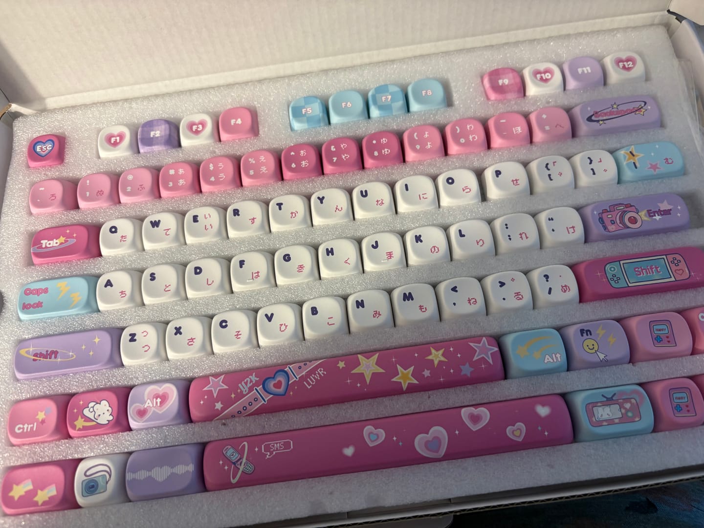 Customer photo review of KiiBOOM x Elyxirine Digital Dreams: Pastel Y2K Keycap Set