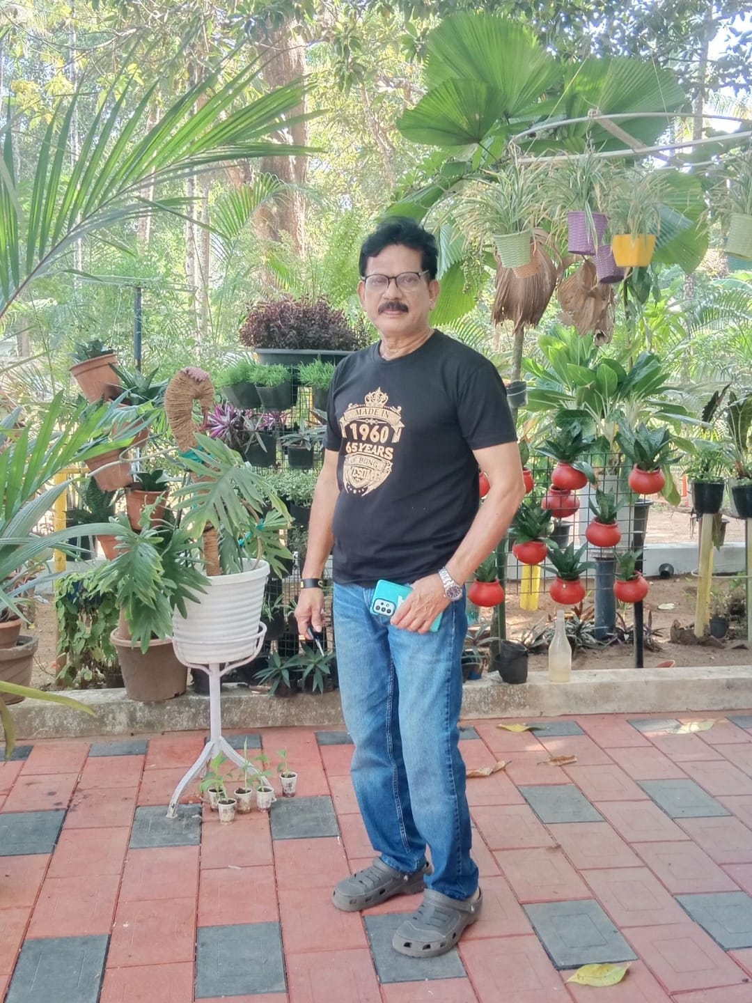 Customer photo review of MADE IN 1960 65 YEARS OF BEING AWESOME PREMIUM QUALITY CLASSIC T-SHIRT
