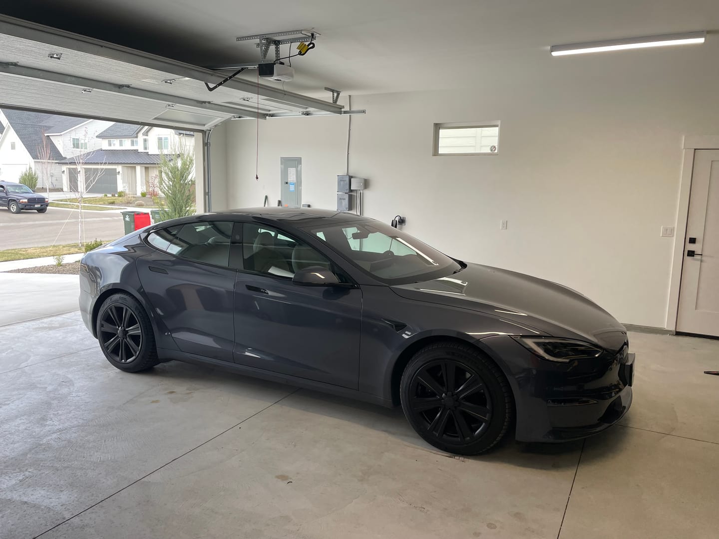 Customer photo review of TESPLUS 19'' Arachnid Style Wheel Cover for Model S/Y