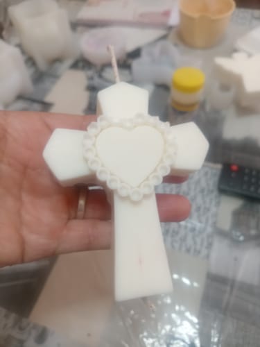 Customer photo review of Molde de Silicón Cruz con Corazón Vela Religiosa