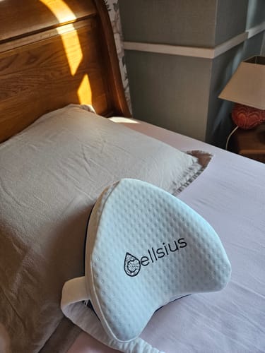 Avis photo d'un client sur Coussin Orthopédique Genoux Cellsius - Le secret d'un sommeil sans douleur