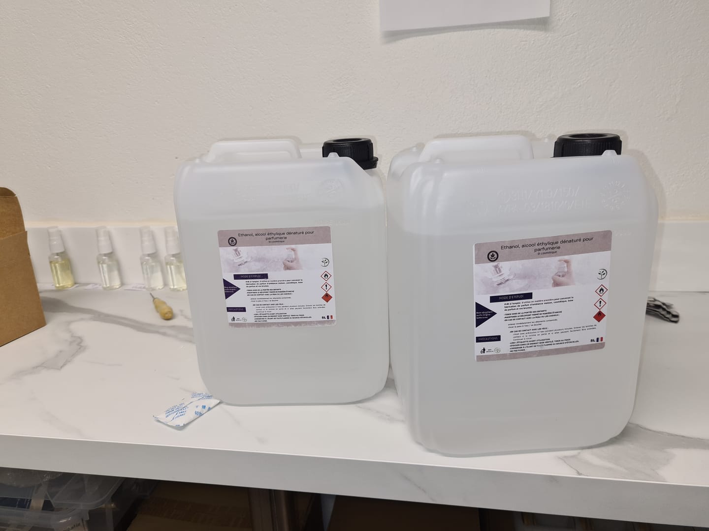 Customer photo review of Alcool dénaturé 96 parfumerie Cosmenol - Lot de 2 x 5L
