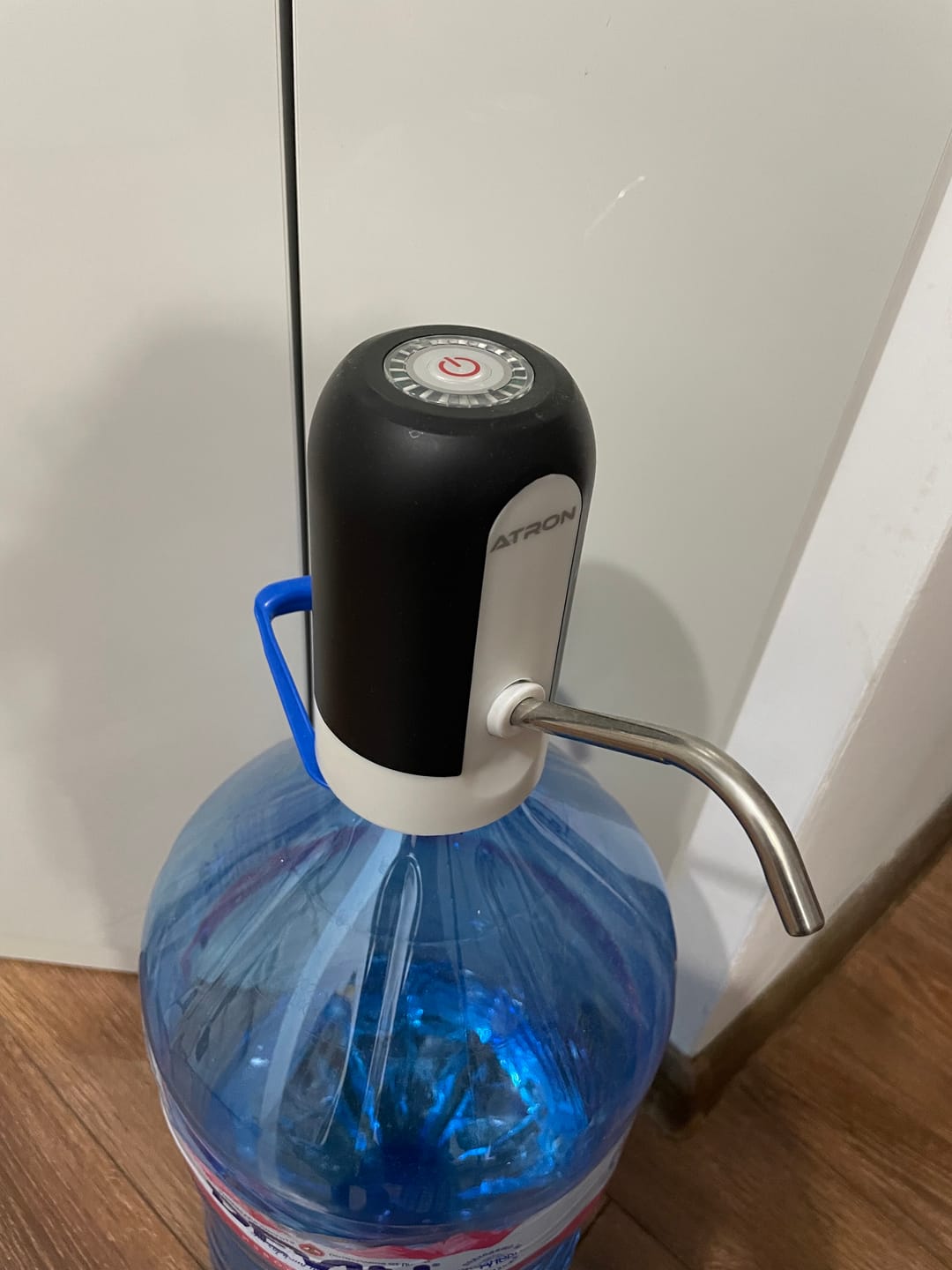 Customer photo review of Електрическа помпа за вода, диспенсър с уплътнение за всякакви бутилки - Atron